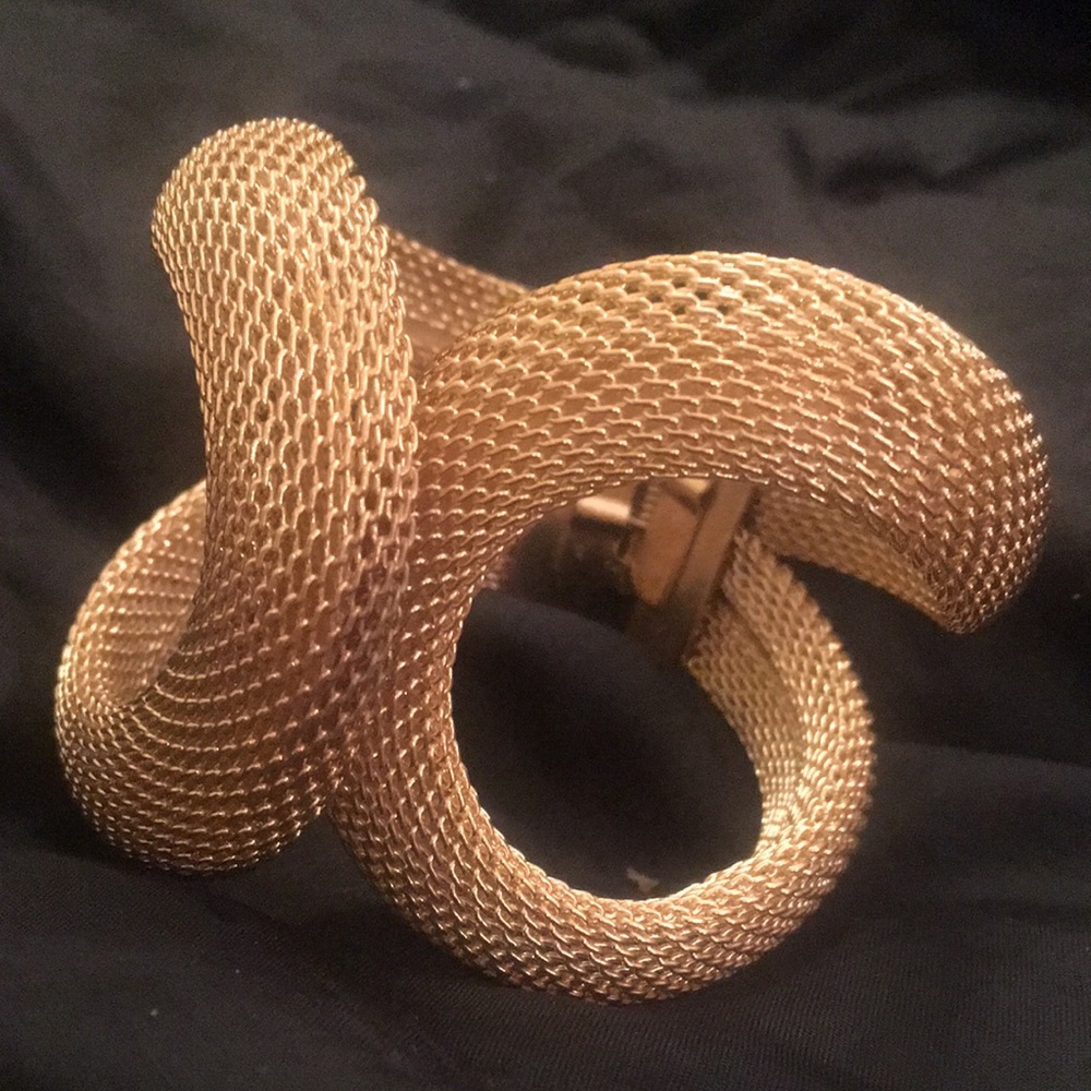NWT. Bracelet. Hinged. Gold. Mesh.